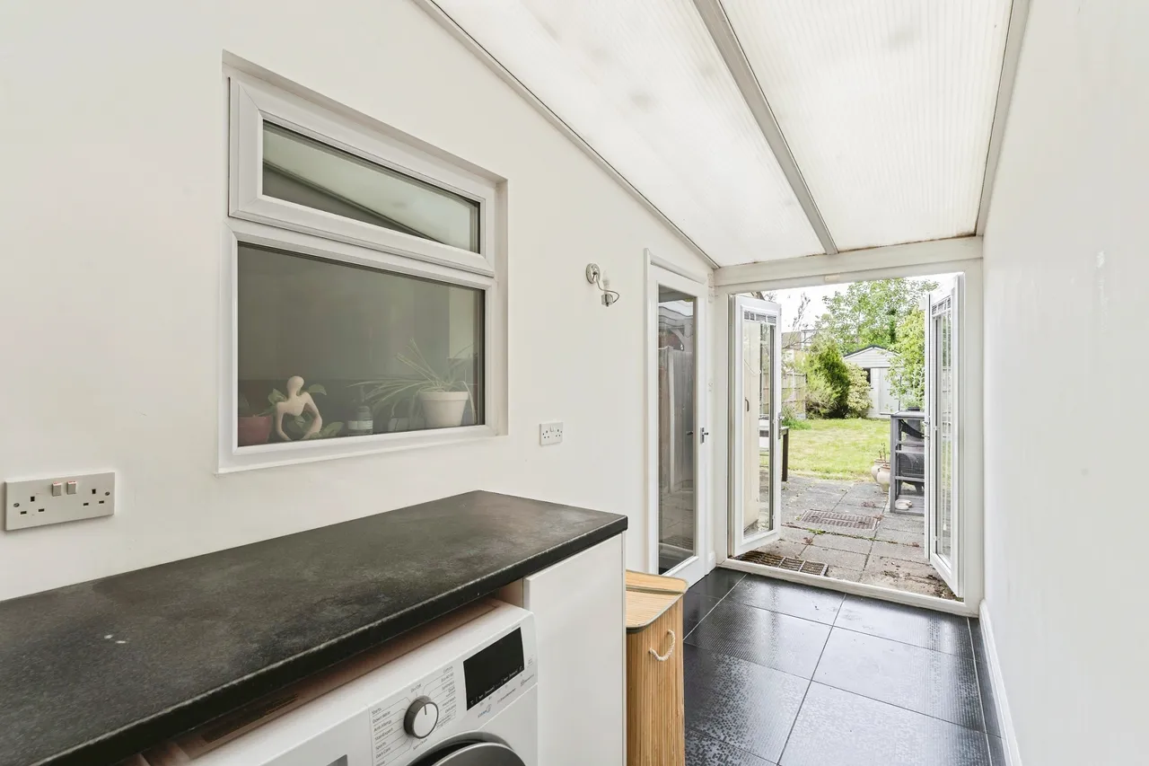 Salisbury Road, Gidea Park, RM2, photo 14