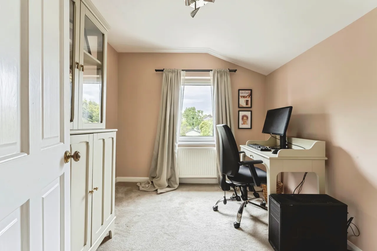 Salisbury Road, Gidea Park, RM2, photo 15