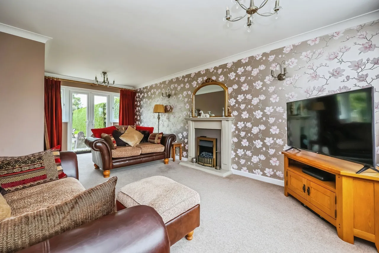 Manor Close, Nottingham, photo 4