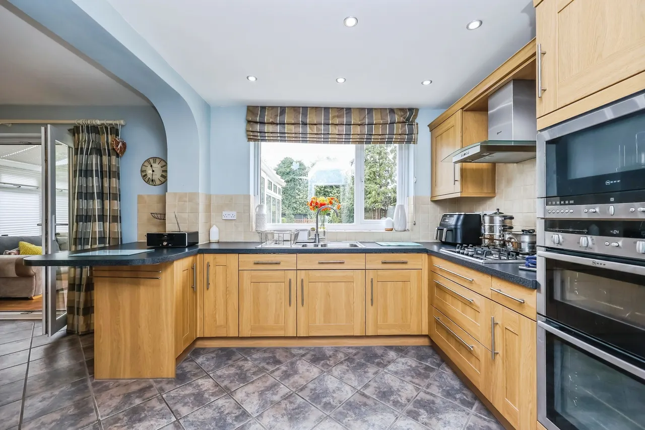 Manor Close, Nottingham, photo 7
