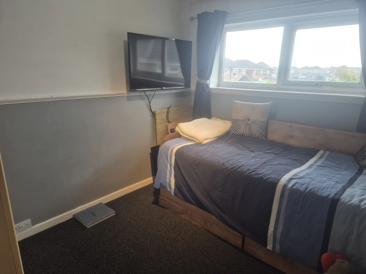Hallfield Drive, CH2, photo 8