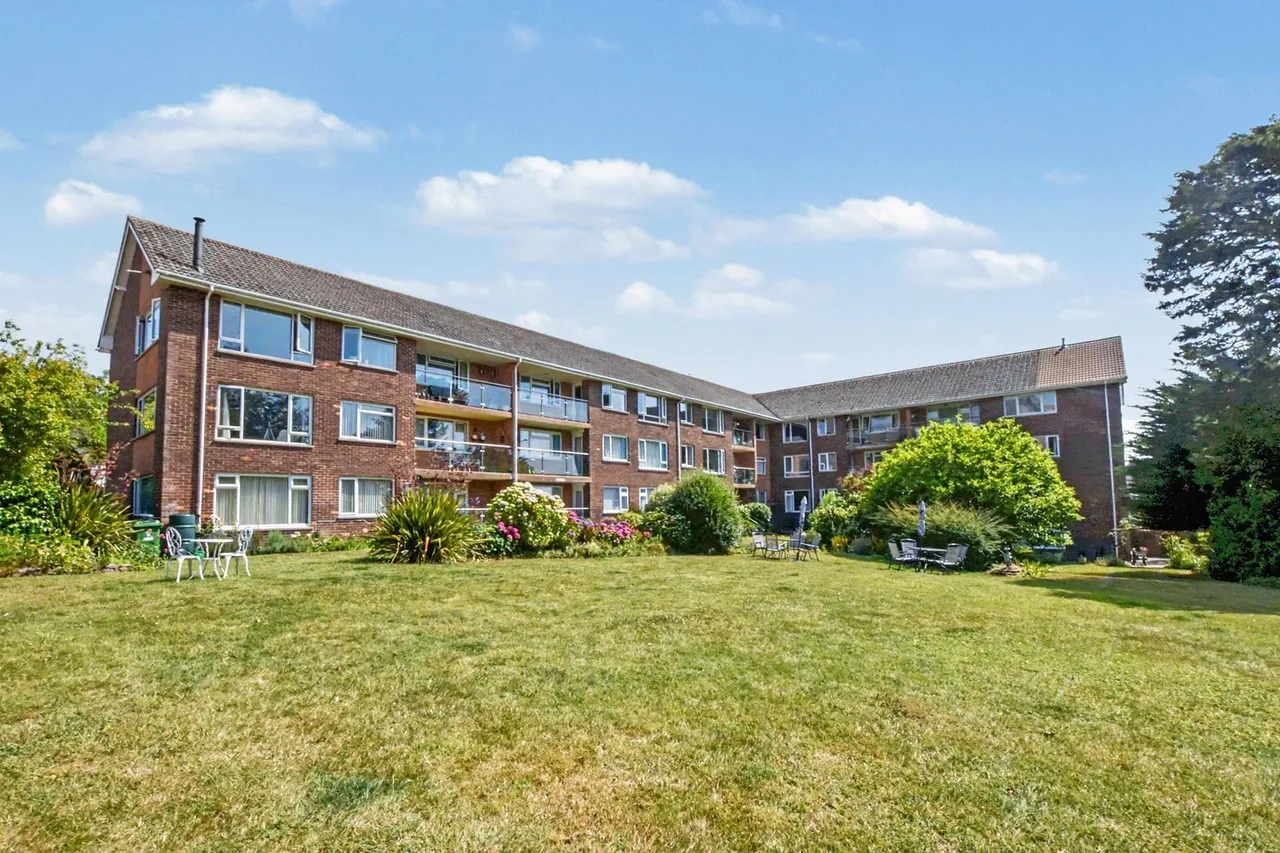2 bed property for sale — Douglas Avenue, Exmouth, Devon, EX8