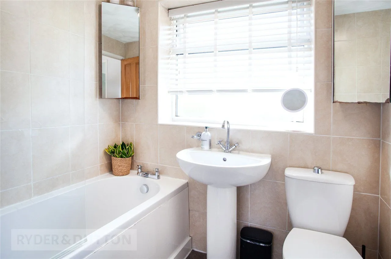 Linkside Avenue, Royton, OL2, photo 19