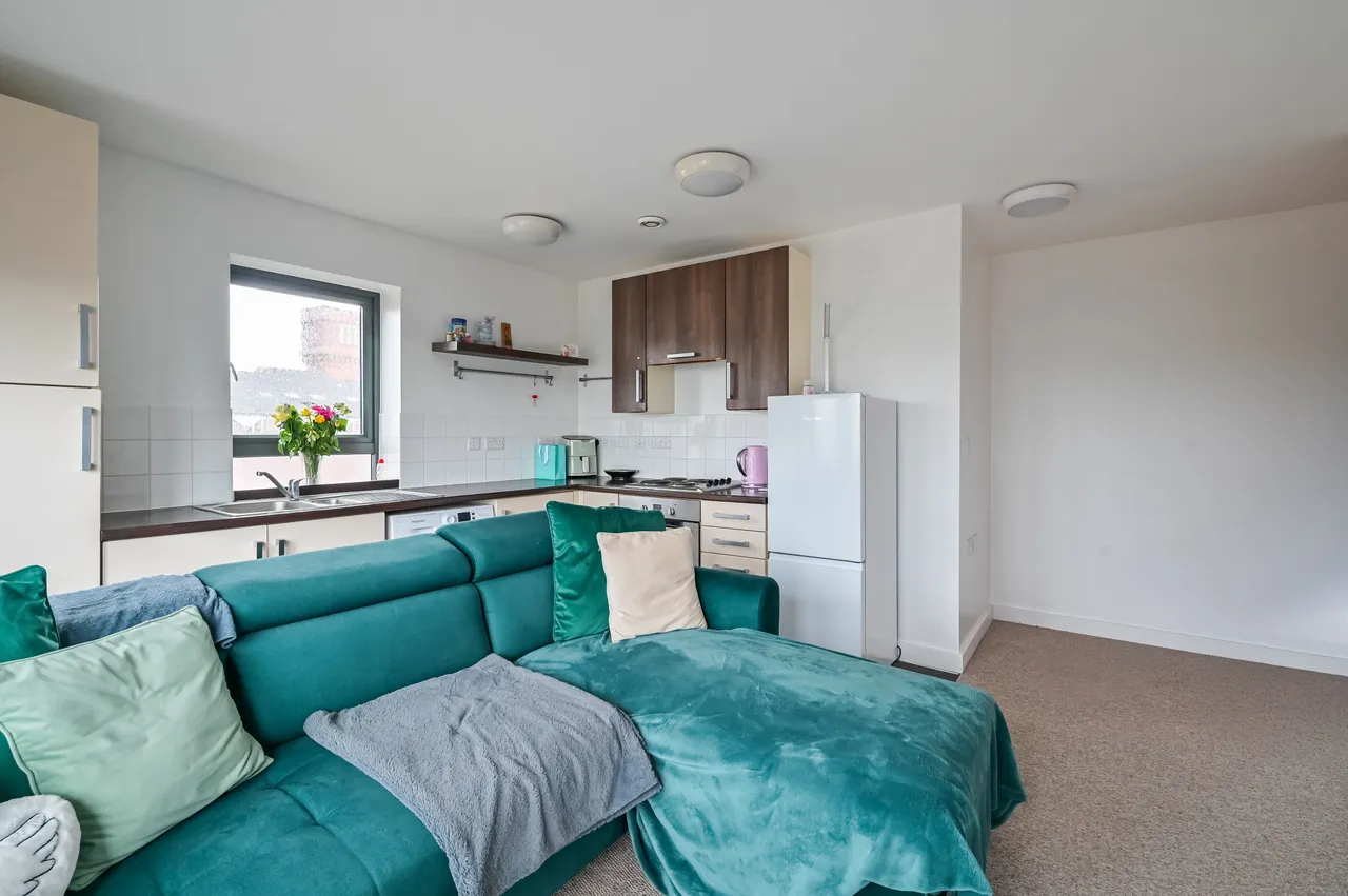 Flat 42, Catherine House, 5 Thomas Fyre Drive, London, photo 4