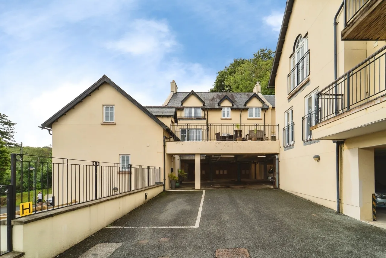St. Brides Hill, Saundersfoot, SA69, photo 2