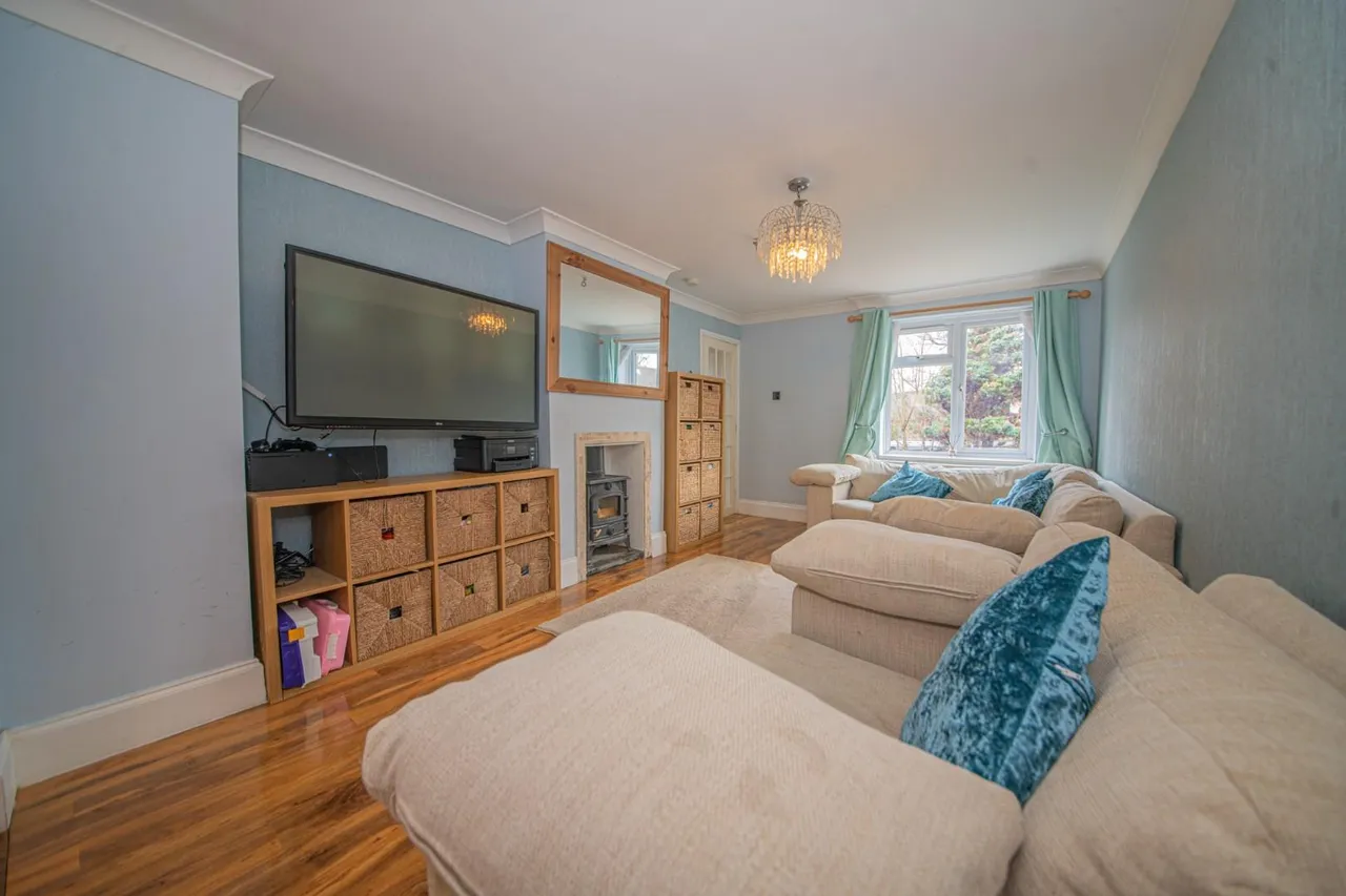 East Drive, Bishopstoke, EASTLEIGH, Hampshire, SO50 6FS, photo 4