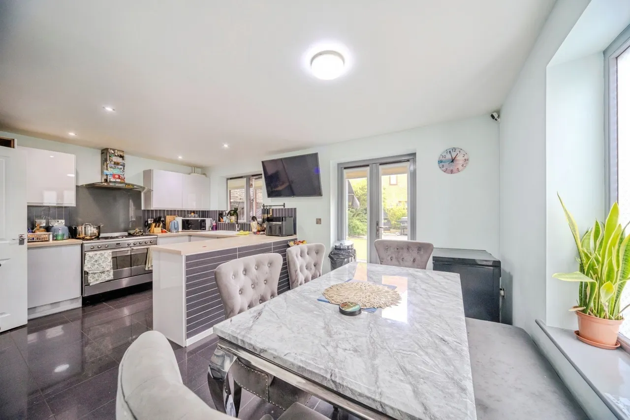 Poppy Avenue, Broughton, MK10, photo 3