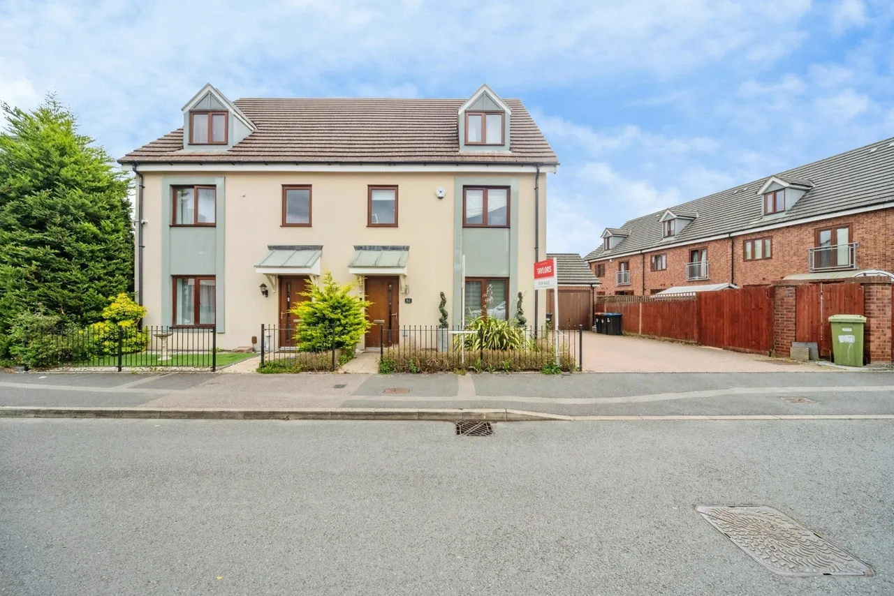 5 bed house for sale, Poppy Avenue, Broughton, MK10