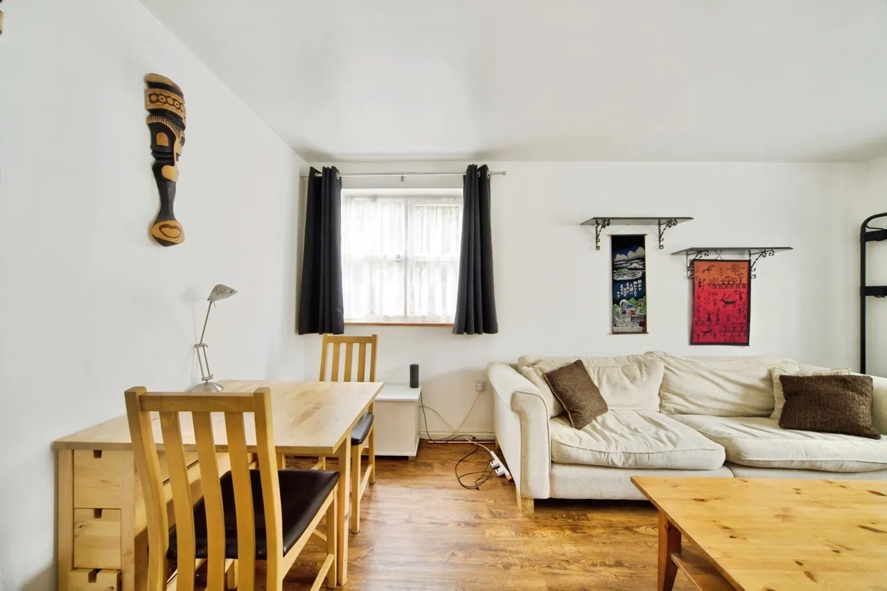 Gandhi Close, Walthamstow, E17, photo 9