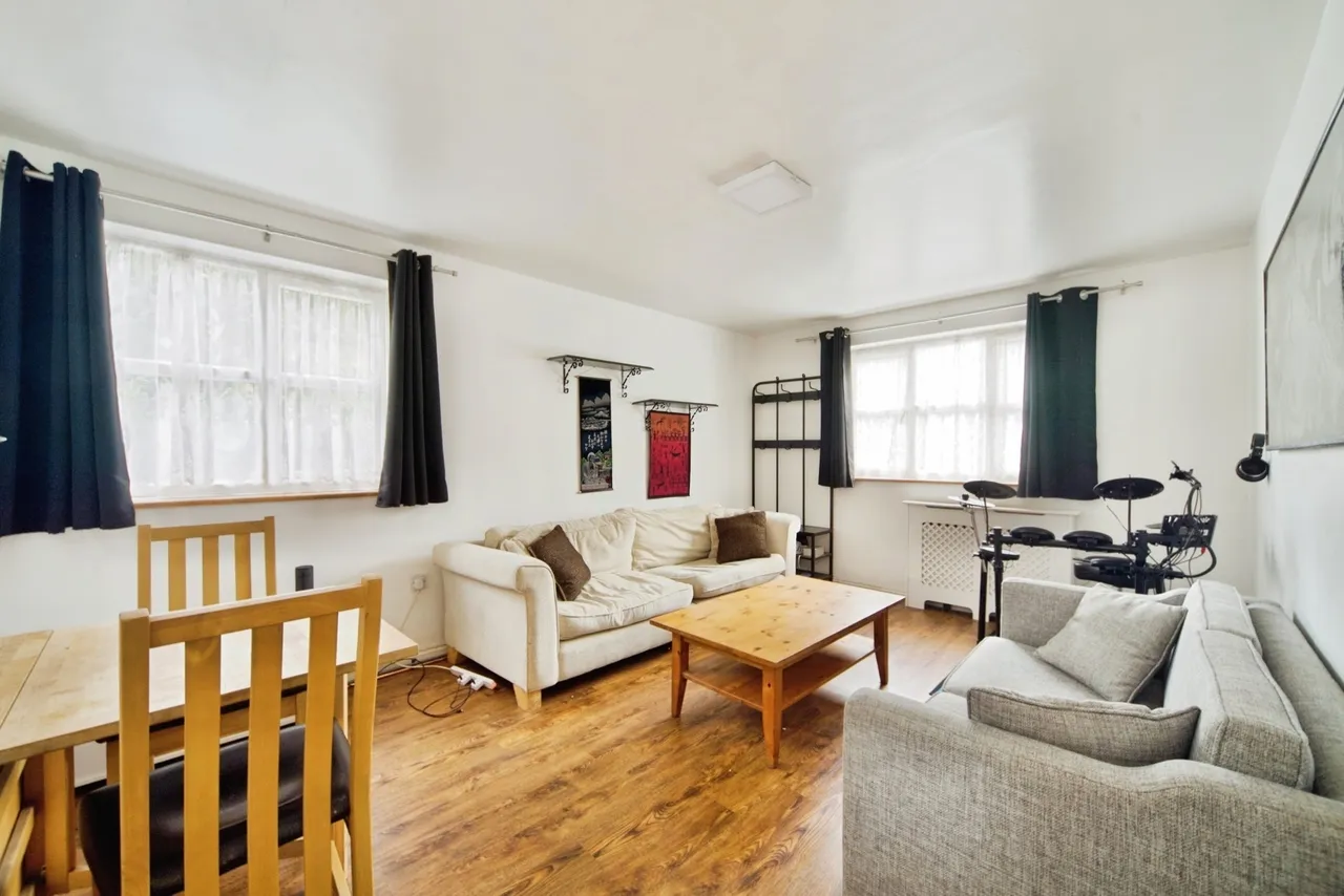 Gandhi Close, Walthamstow, E17, photo 3