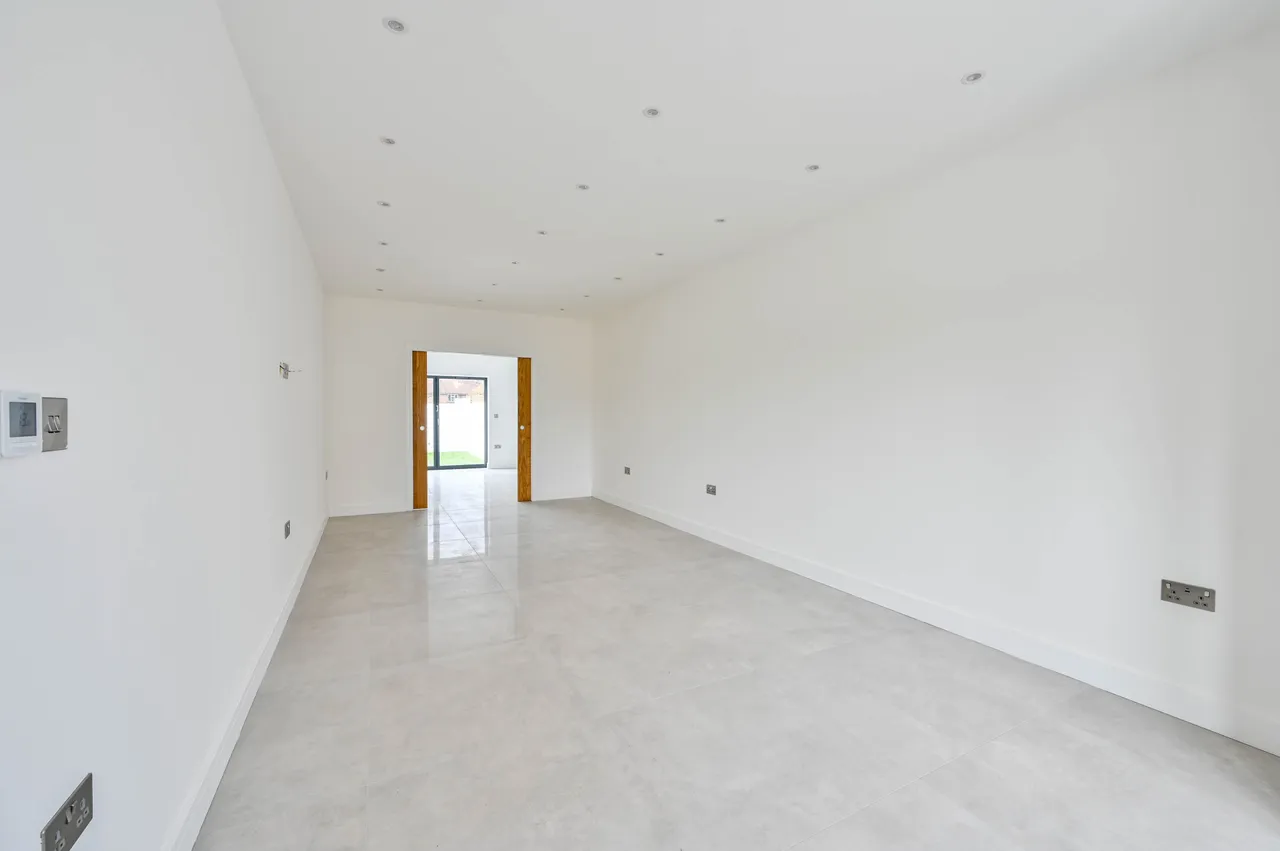 16 Tayben Avenue, Twickenham, photo 8
