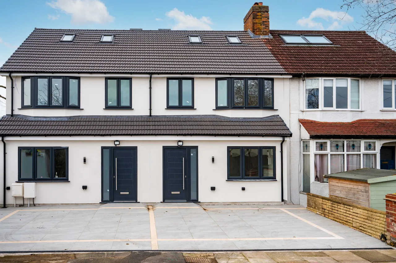 4 bed house for sale — 16 Tayben Avenue, Twickenham