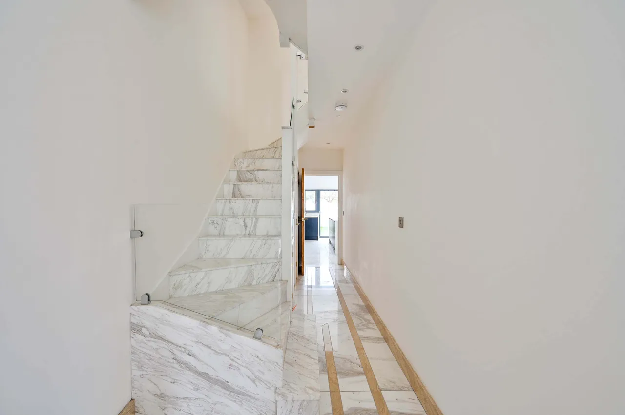 16 Tayben Avenue, Twickenham, photo 7