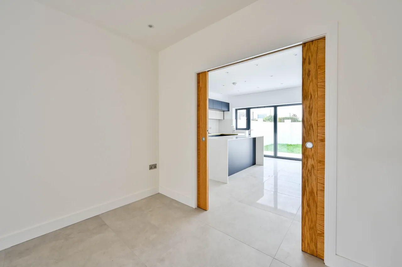 16 Tayben Avenue, Twickenham, photo 5