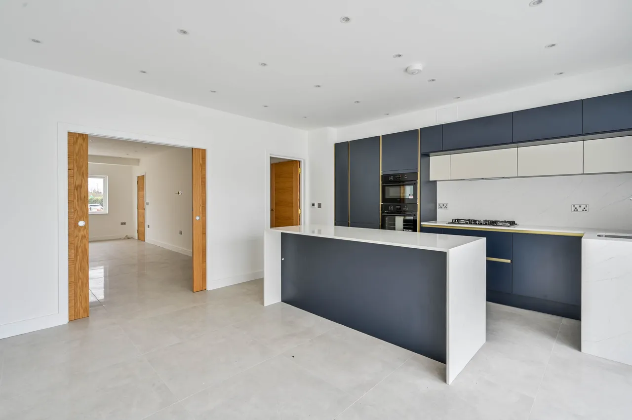 16 Tayben Avenue, Twickenham, photo 9