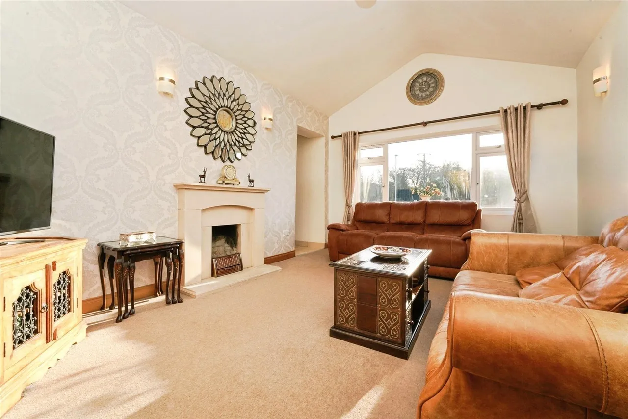 Winnycroft Lane, Matson, Gloucester, Gloucestershire, GL4, photo 8