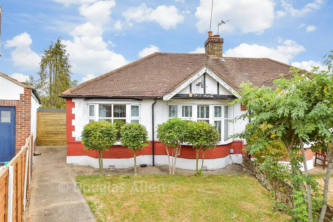3 bed house for sale, Seaforth Gardens, Woodford Green, IG8