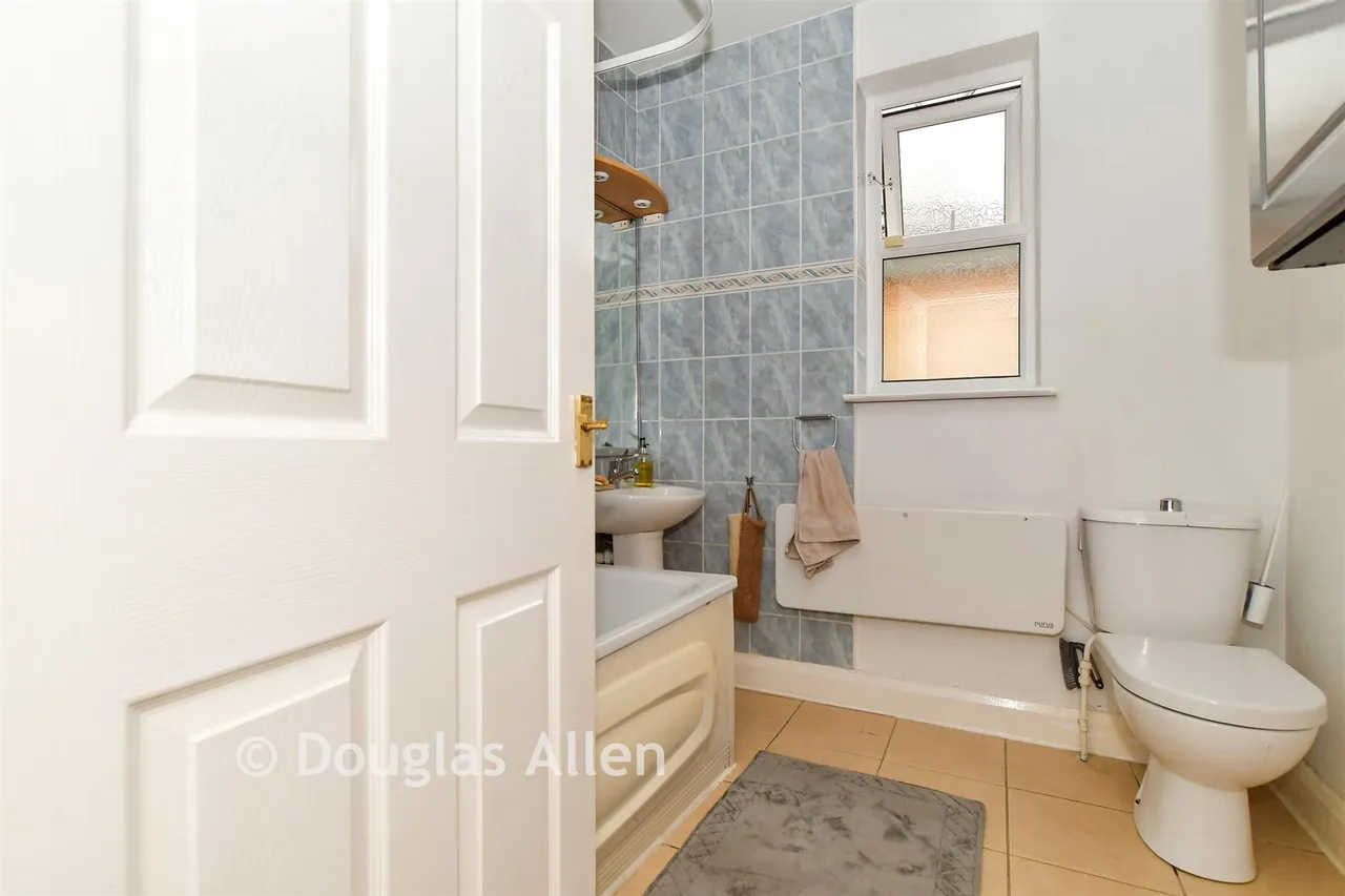 Seaforth Gardens, Woodford Green, IG8, photo 9