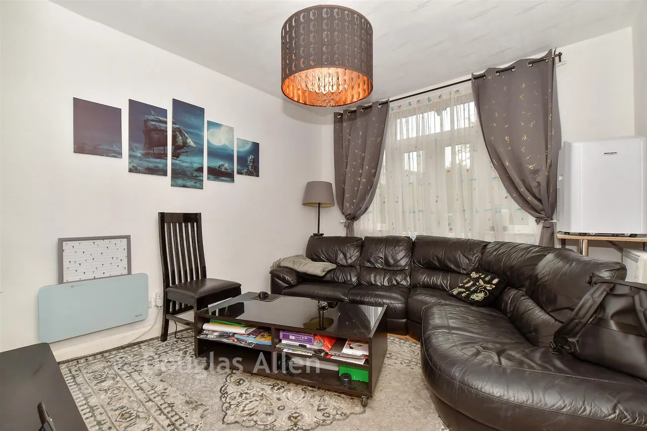 Seaforth Gardens, Woodford Green, IG8, photo 2