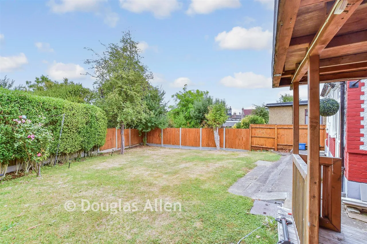 Seaforth Gardens, Woodford Green, IG8, photo 7