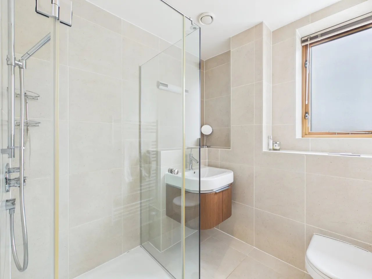 Cliveden Gages, Taplow, SL6, photo 17