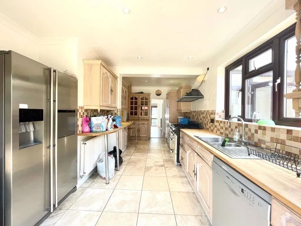Monmouth Avenue, South Woodford, Greater London E18 1NU, photo 4