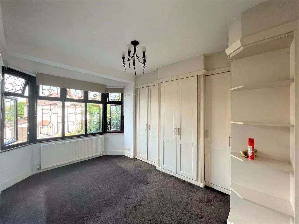 Monmouth Avenue, South Woodford, Greater London E18 1NU, photo 9