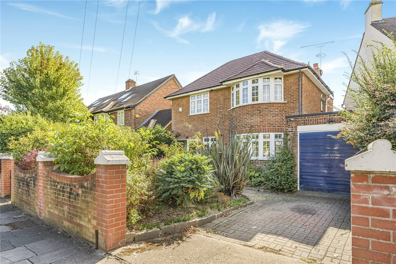 3 bed house for sale, Park Road, Hampton Hill, TW12