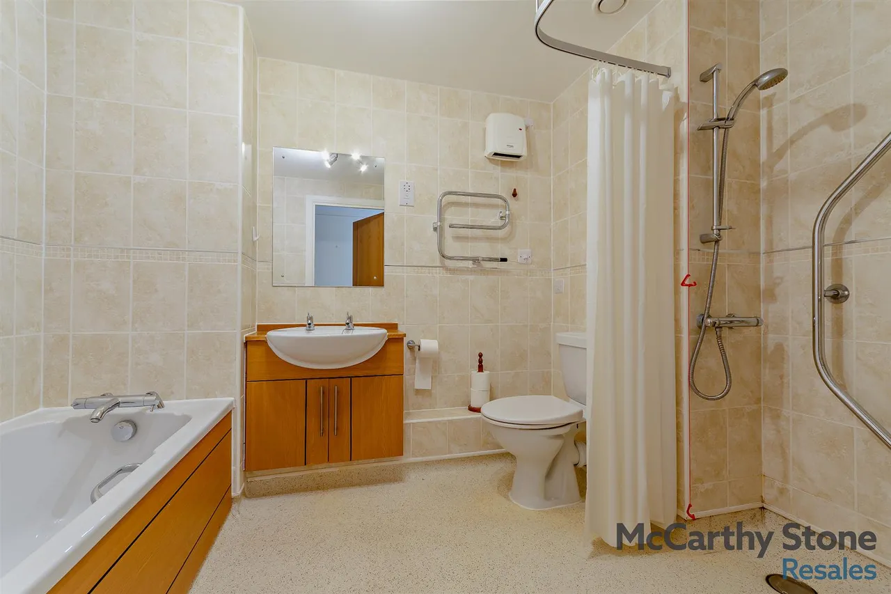Victoria Road, Malvern, WR14, photo 7