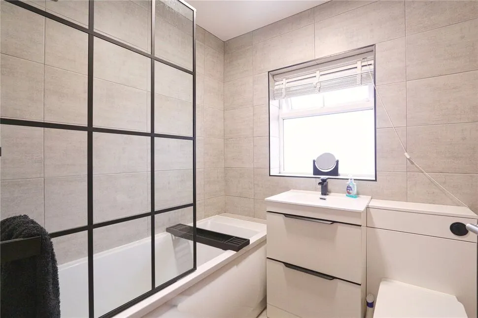 Westbourne Road, Denton, M34, photo 7