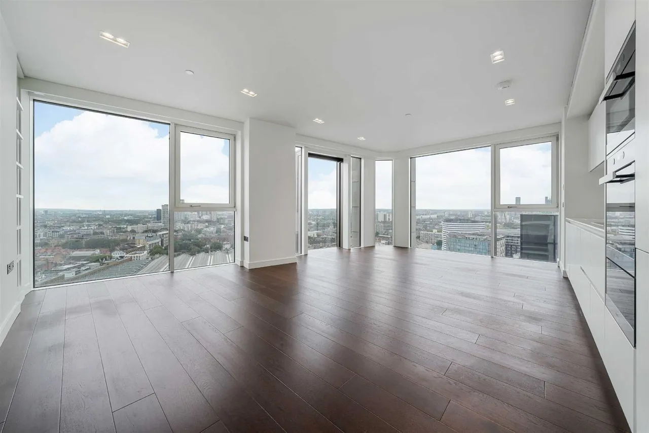 2 bed property to rent, Casson Square, London