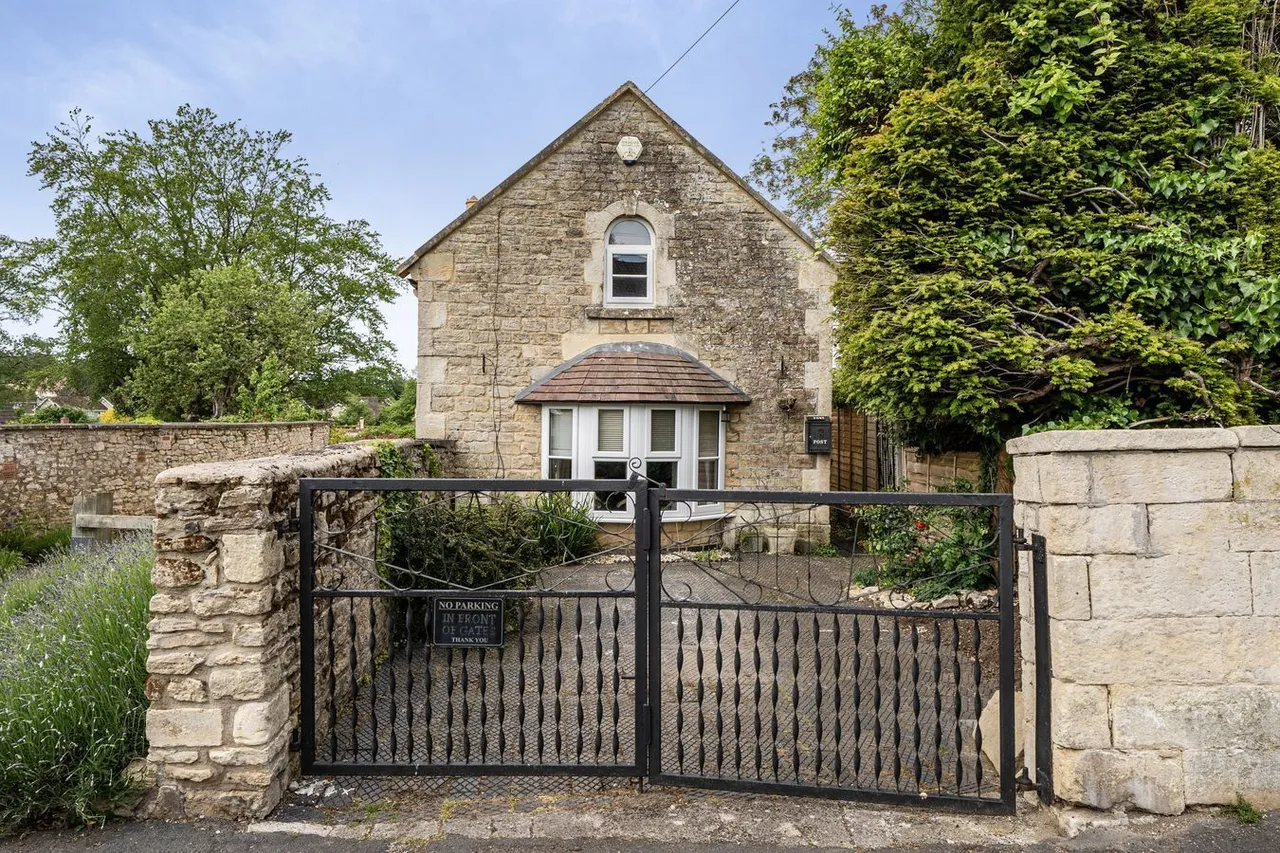 2 bed property for sale, High Street, Rode, BA11