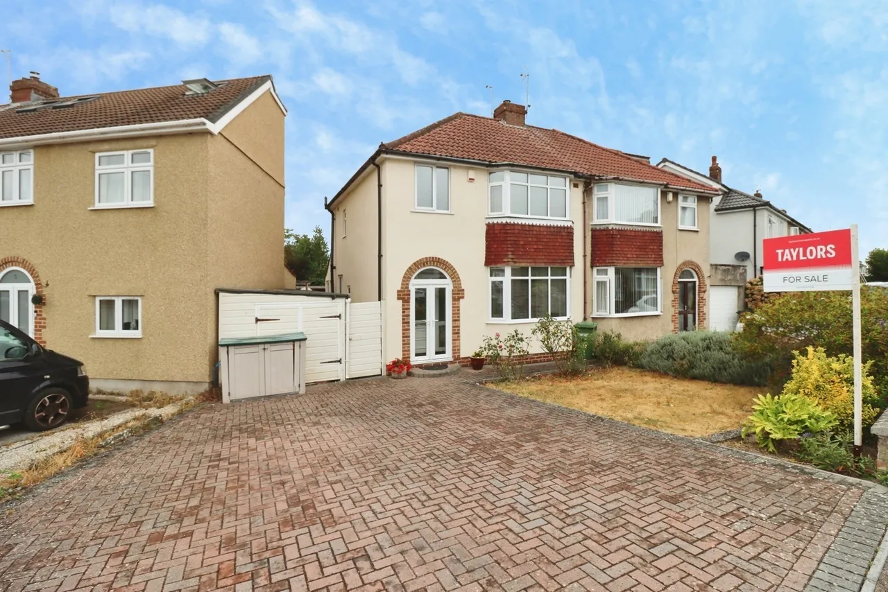3 bed house for sale — Fouracre Road, Downend, Bristol, BS16