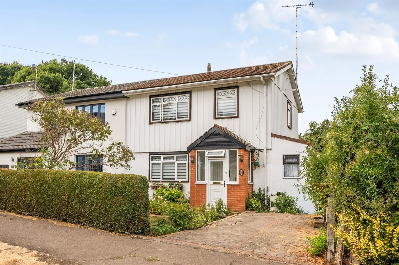 3 bed house for sale — Lindal Crescent, Enfield