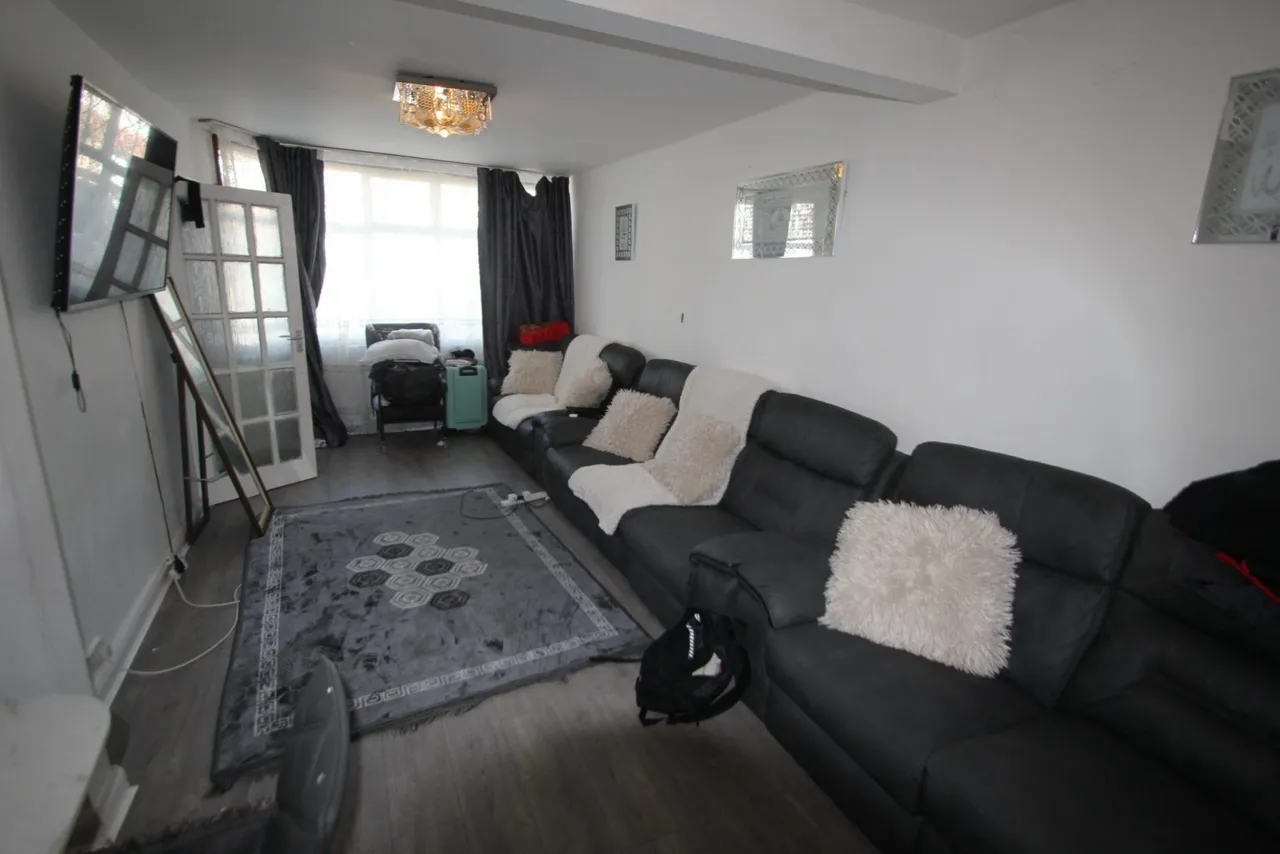 ST Mary's Road, Edmonton, N9, photo 2