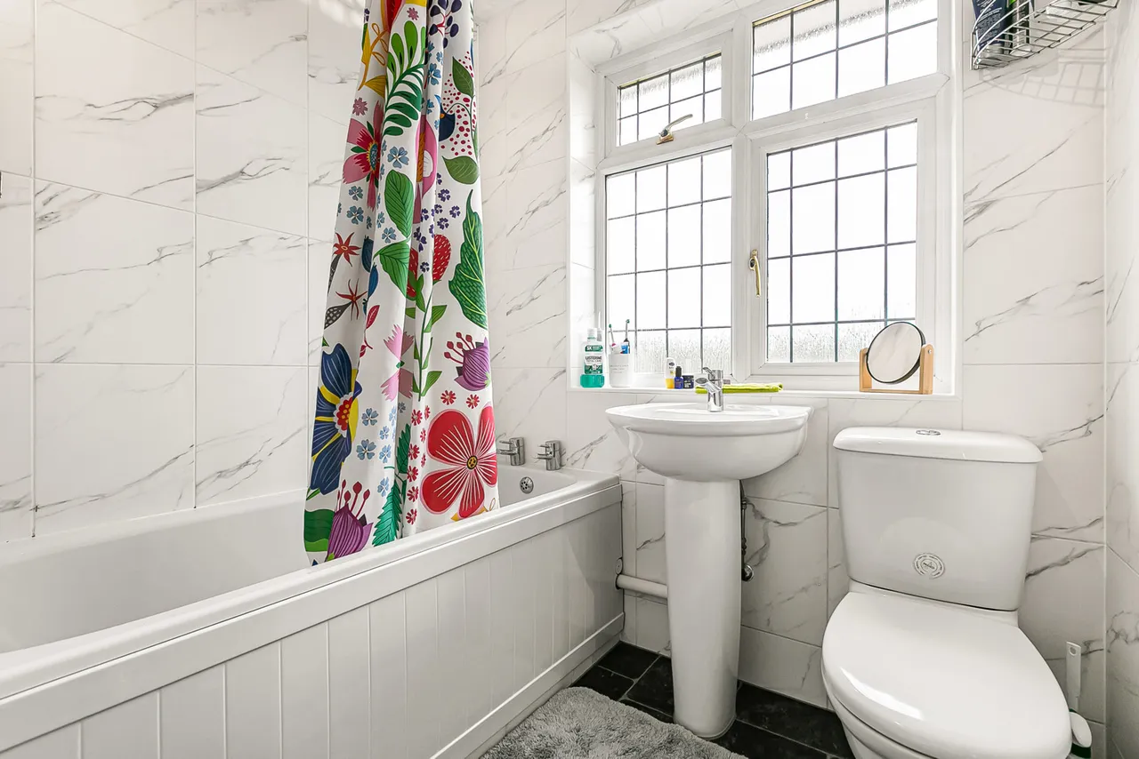 Warwick Avenue, Egham, TW20, photo 20
