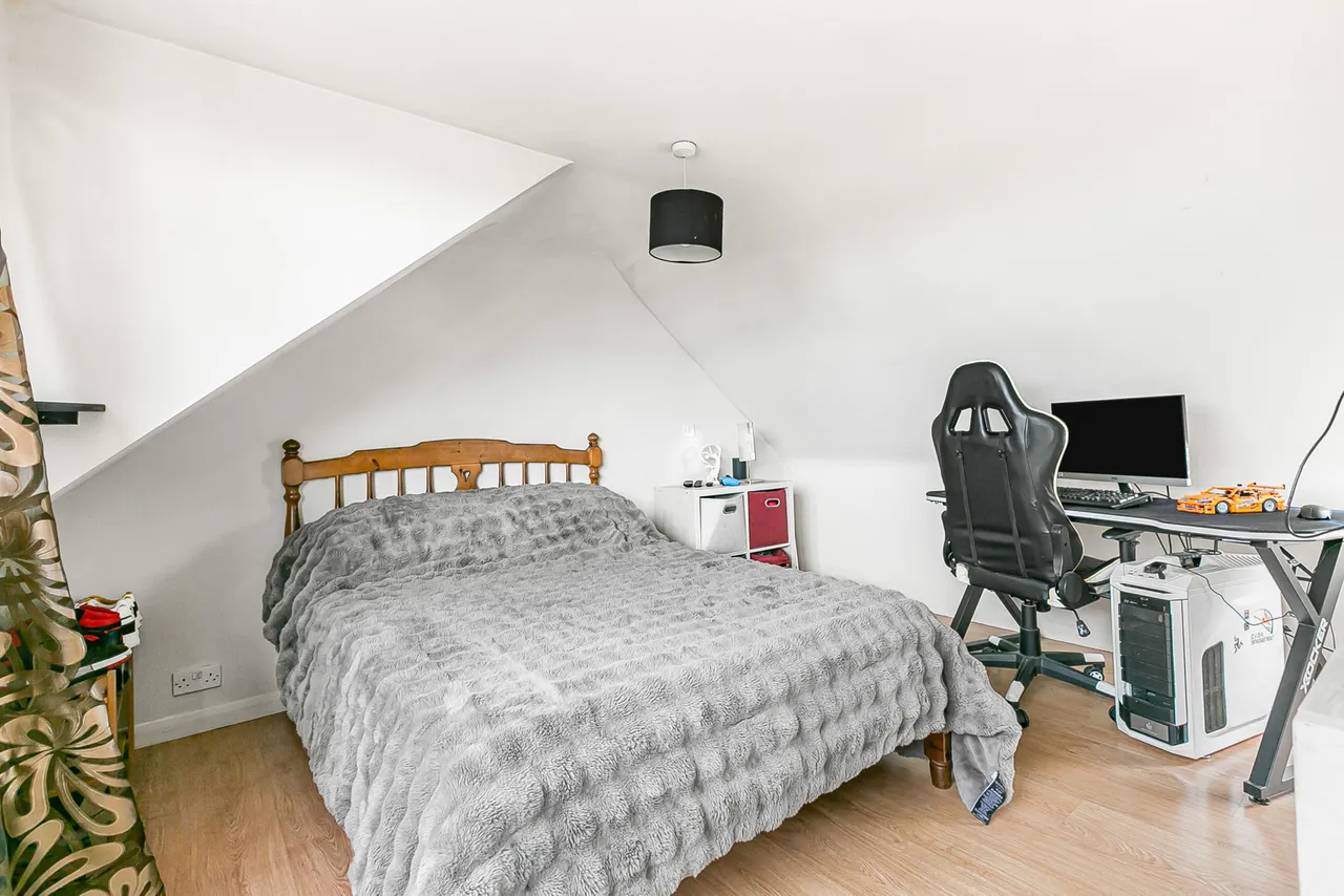 Warwick Avenue, Egham, TW20, photo 16