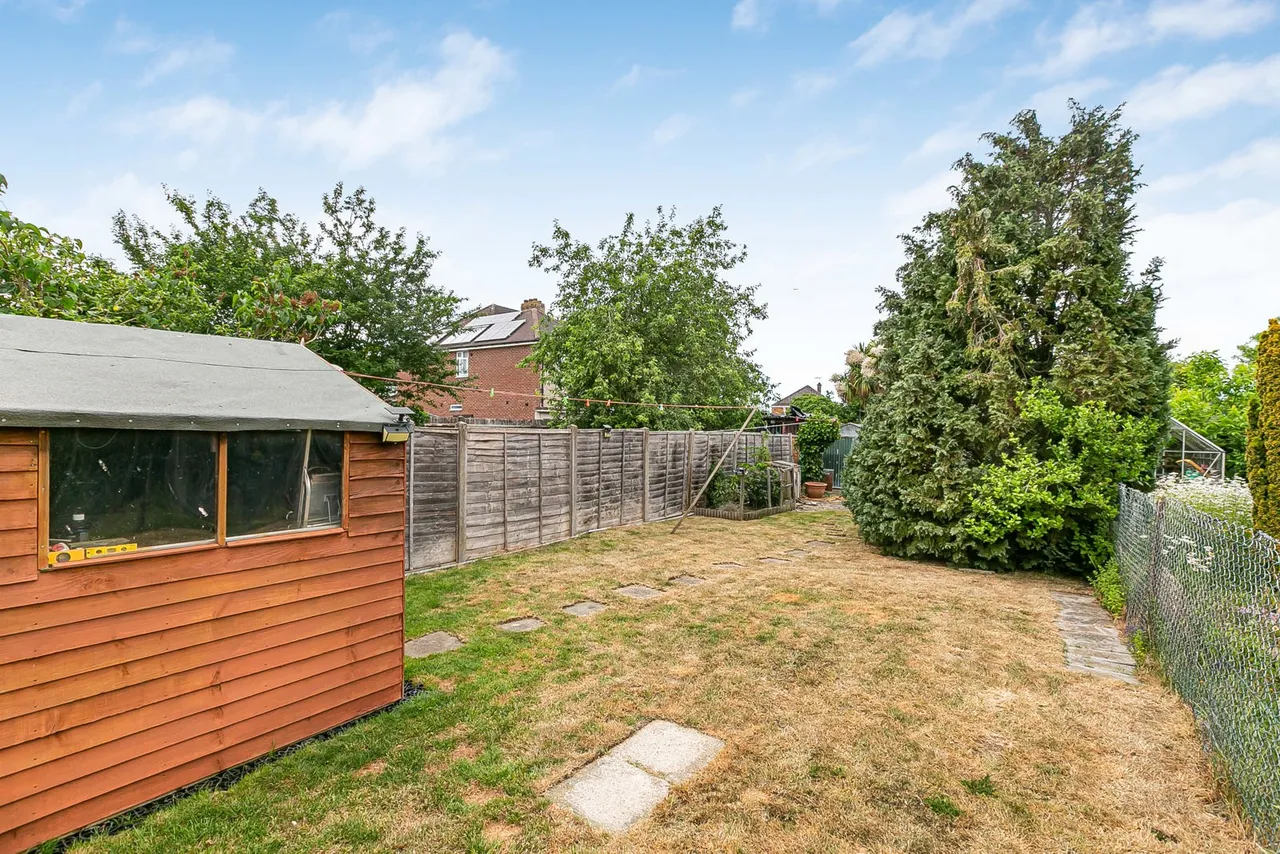 Warwick Avenue, Egham, TW20, photo 27
