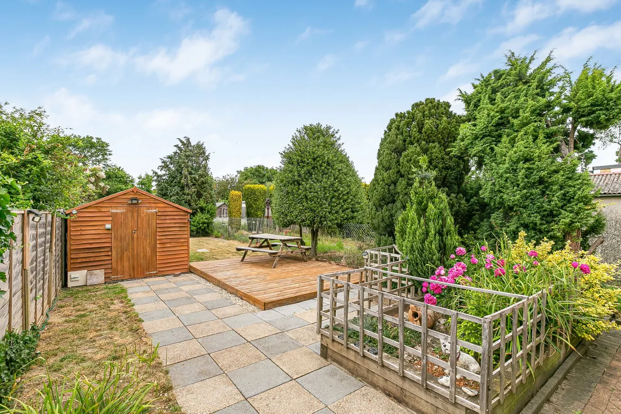 Warwick Avenue, Egham, TW20, photo 22