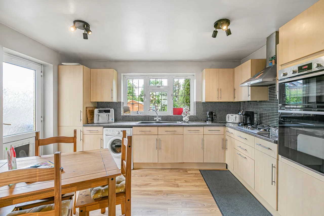 Warwick Avenue, Egham, TW20, photo 3