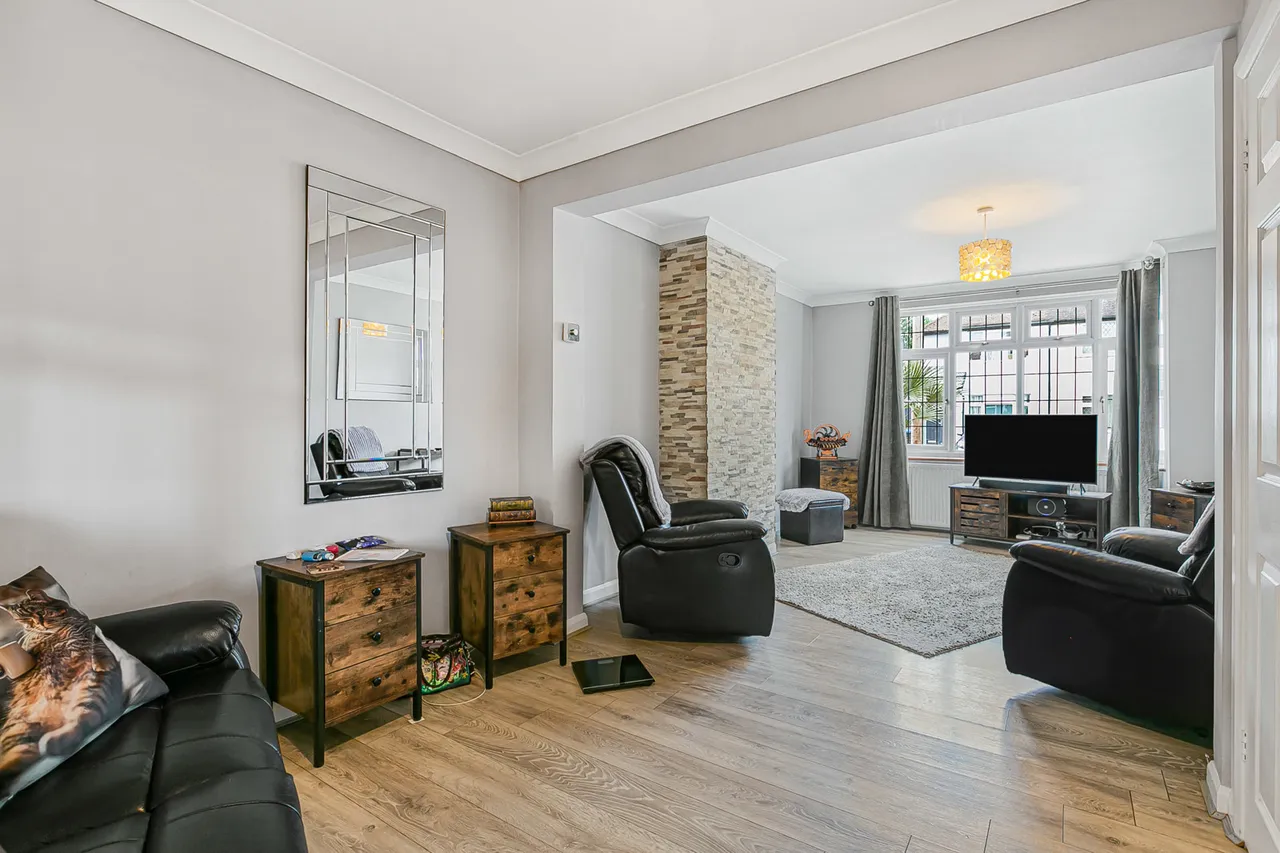 Warwick Avenue, Egham, TW20, photo 9