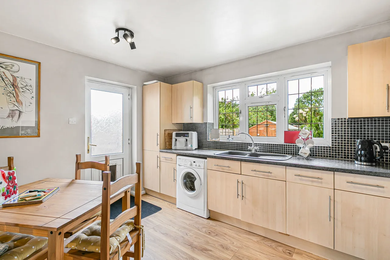 Warwick Avenue, Egham, TW20, photo 13