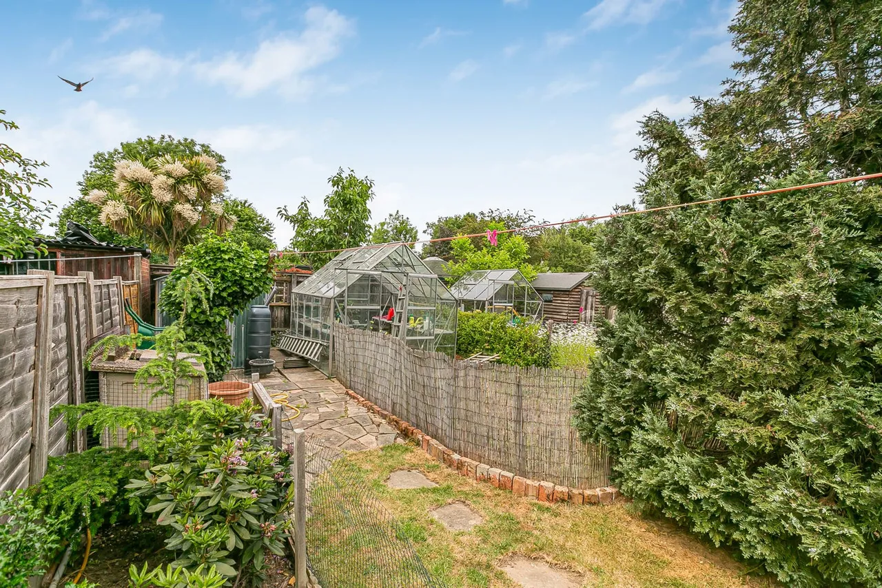Warwick Avenue, Egham, TW20, photo 28