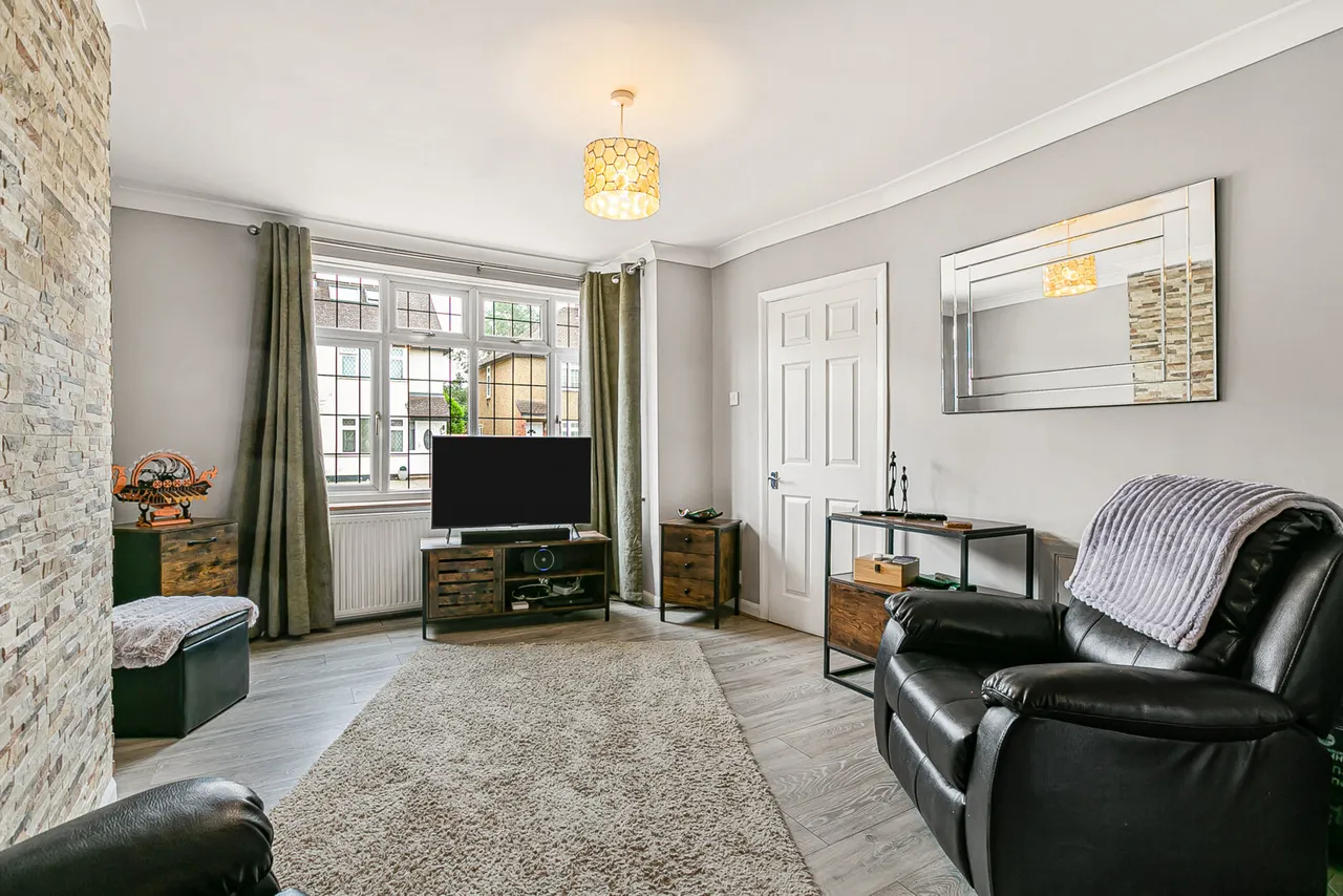 Warwick Avenue, Egham, TW20, photo 2