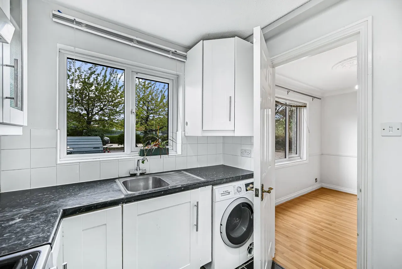 Haydon Close, Bush Hill Park, Enfield EN1, photo 6