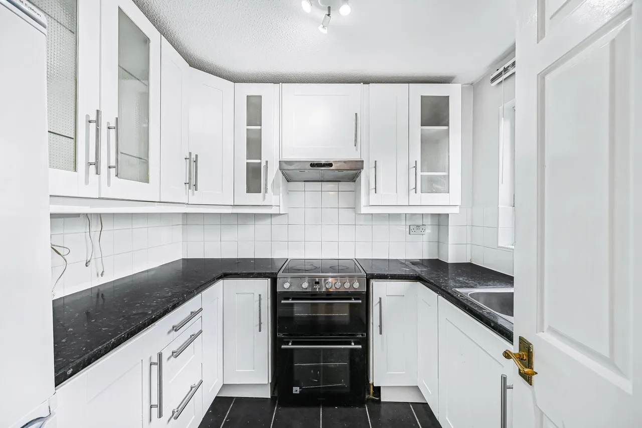 Haydon Close, Bush Hill Park, Enfield EN1, photo 3