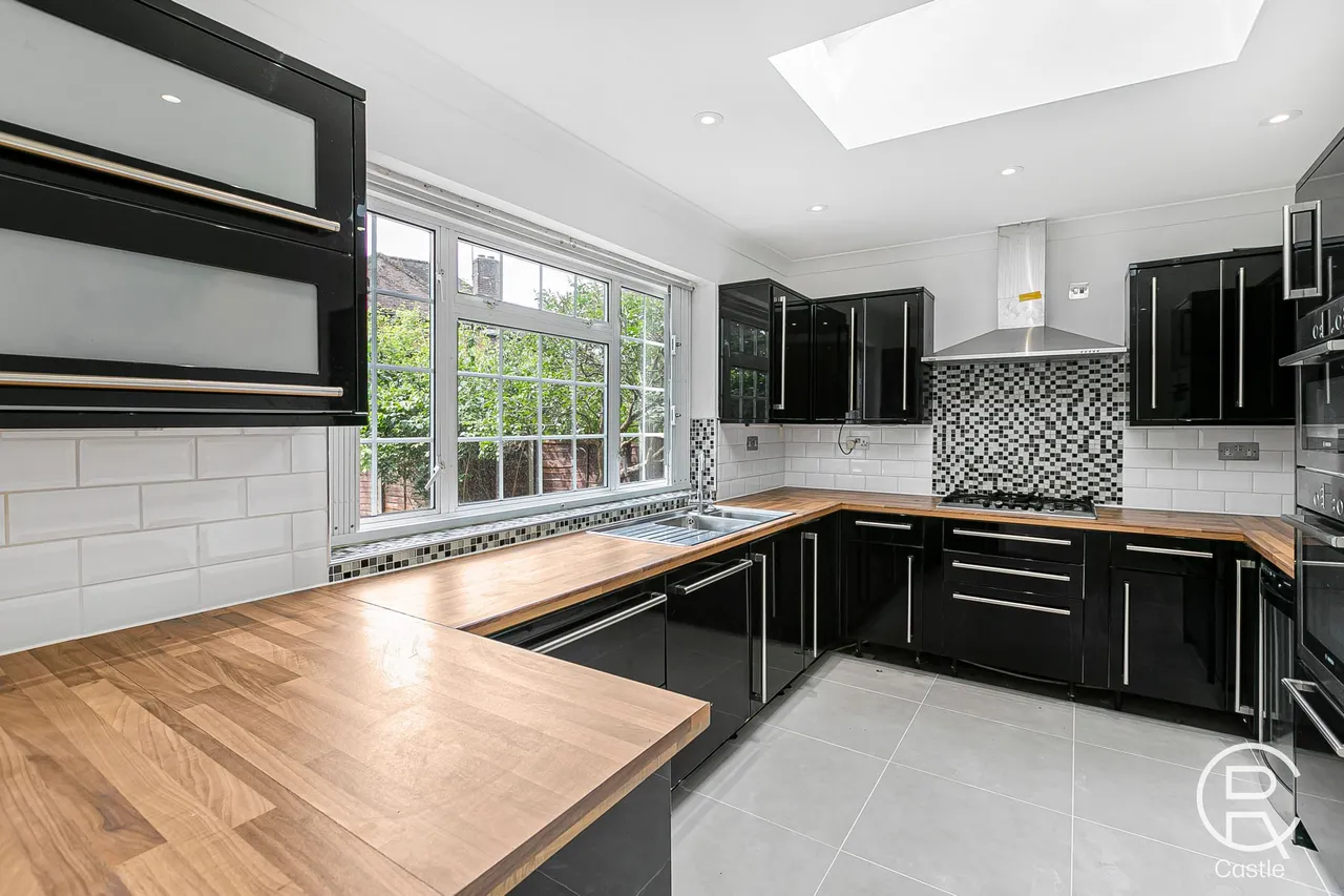 Heath Close, London, W5, photo 2