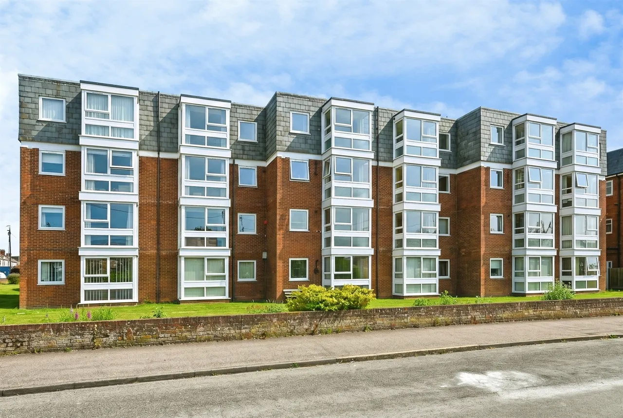 2 bed flat for sale — Buckingham Court, HUNSTANTON