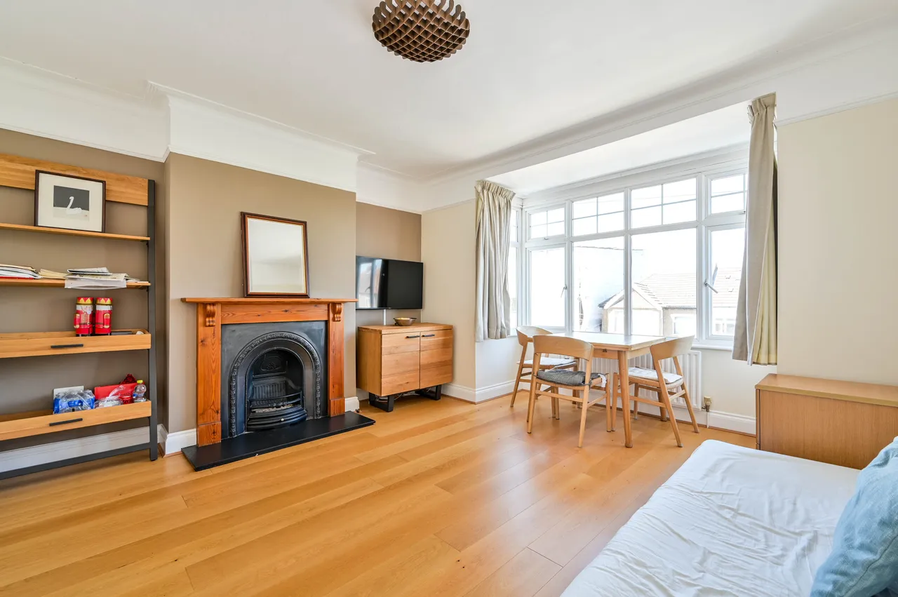 60 Alric Avenue, New Malden, photo 2