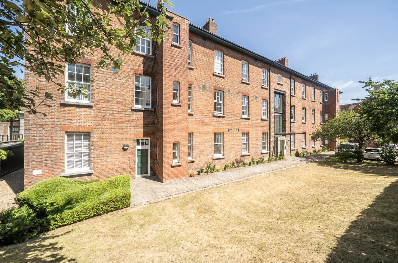 2 bed flat for sale, Mons Court, Winchester, SO23